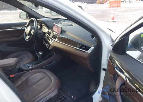 2018 BMW X1 xDrive28I z USA, uszkodzony, nr VIN WBXHT3C35J5K26804